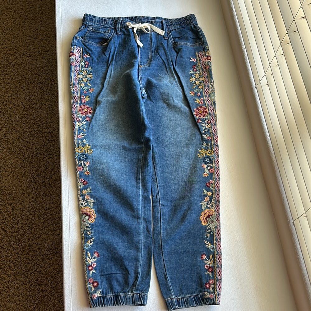 DRIFTWOOD Blue Denim Boyfriend Jeans with Floral Side Embroidery